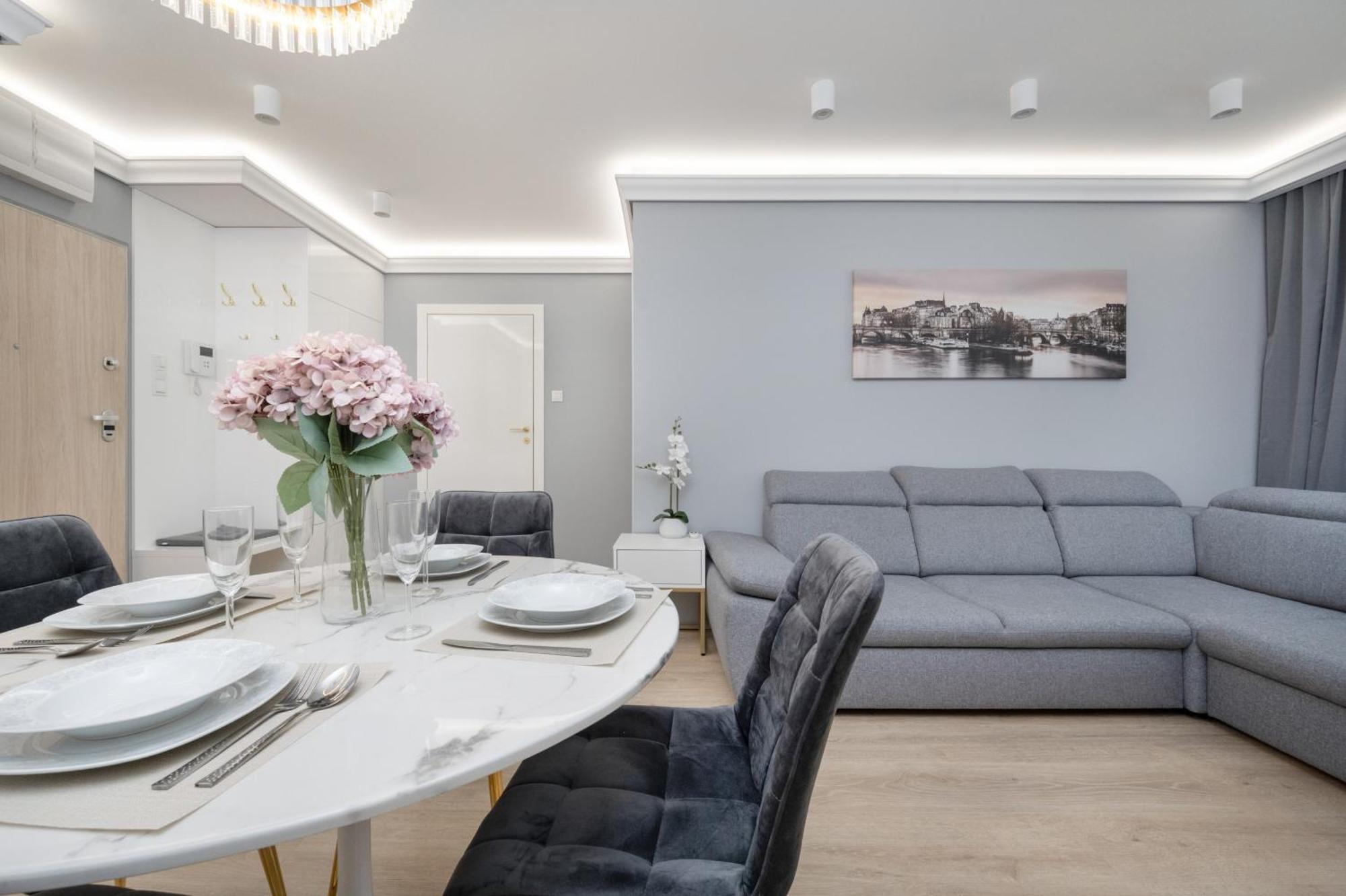 Elegant With Balcony By The Oder River In By Renters Prestige * Wrocław