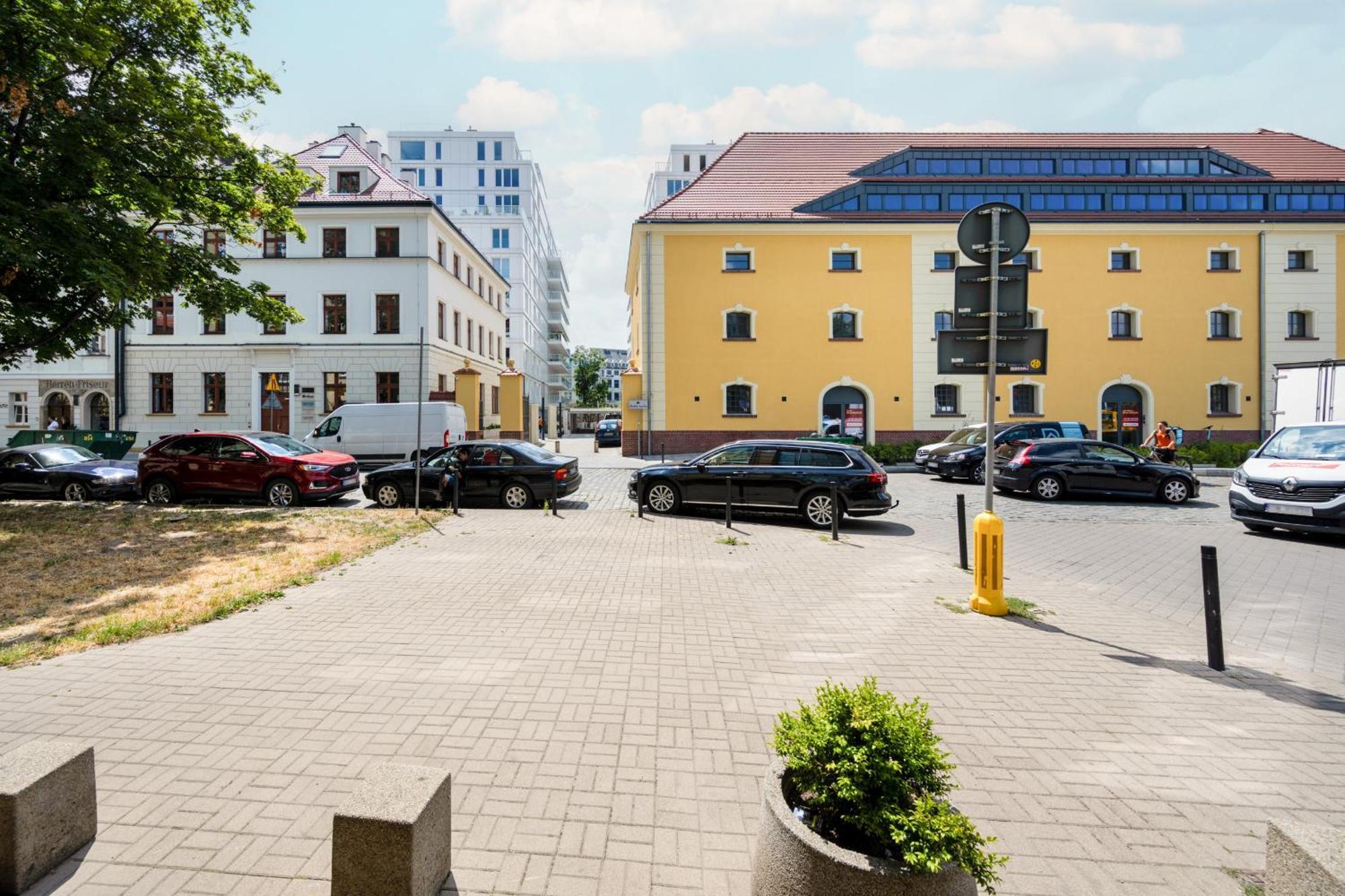 Elegant With Balcony By The Oder River In By Renters Prestige *
