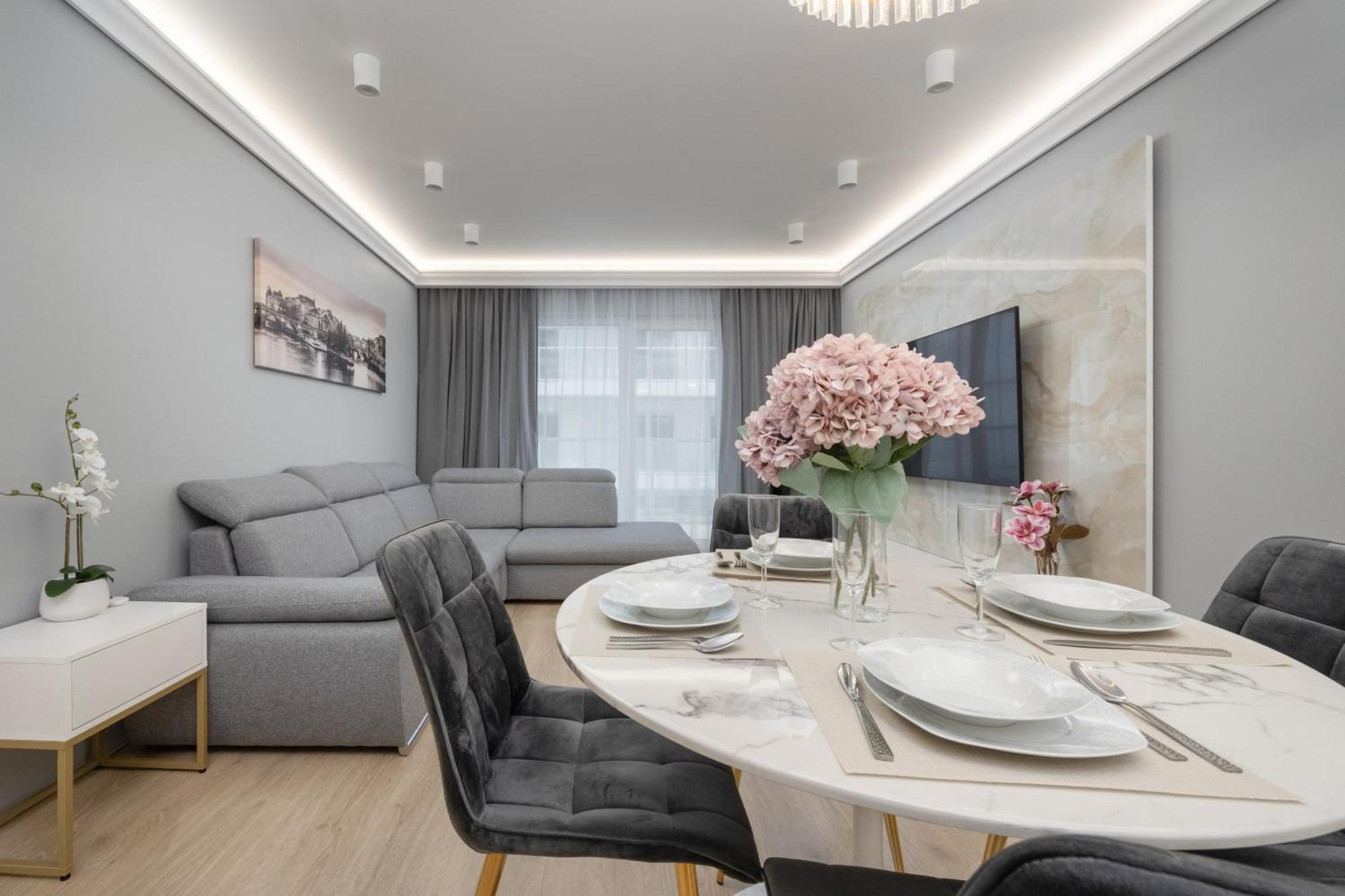 Apartament Elegant With Balcony By The Oder River In By Renters Prestige *